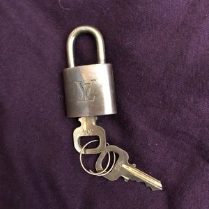Pre-loved LV Lock & Key Set 306